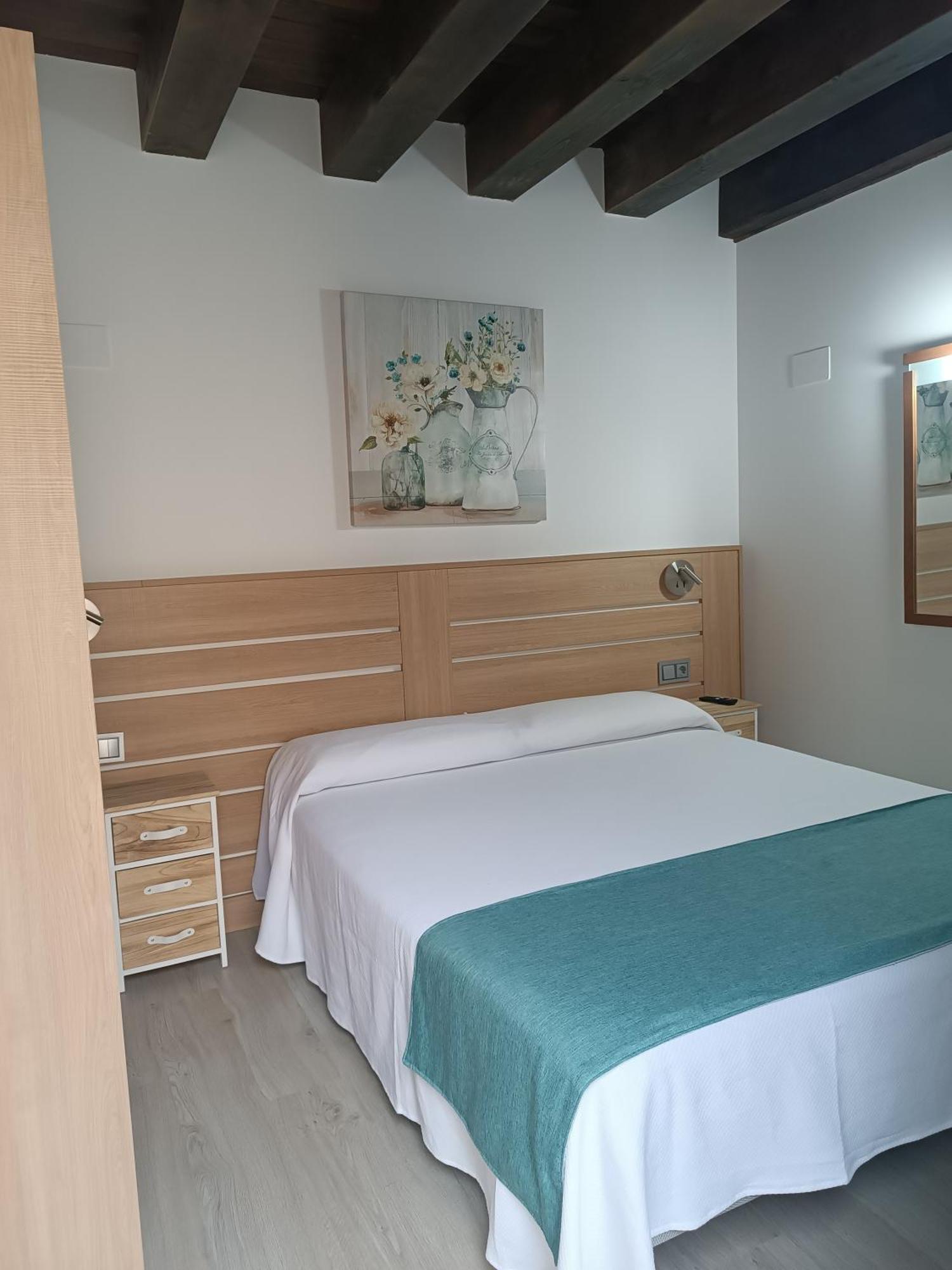 Apartamentos Turisticos Avila Puerta De Los Leales 1-2 Kültér fotó